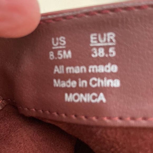 NWOT CIRCUS BY SAM EDELMAN
Monica Studded Bootie
Size 8.5 - Picture 4 of 5